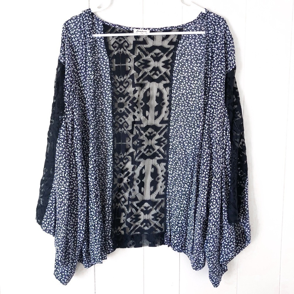 3/$25 🙌🏼 Love Riche Floral Lace Kimono M